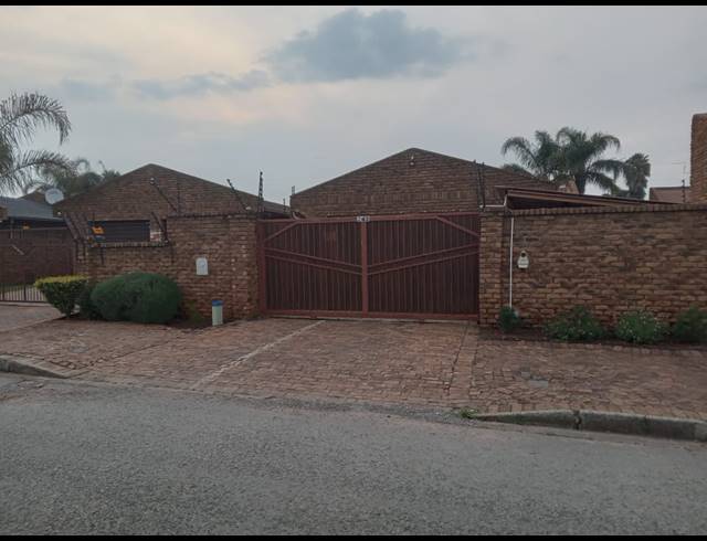 2 BEDROOM TOWNHOUSE FOR SALE IN EDELWEISS